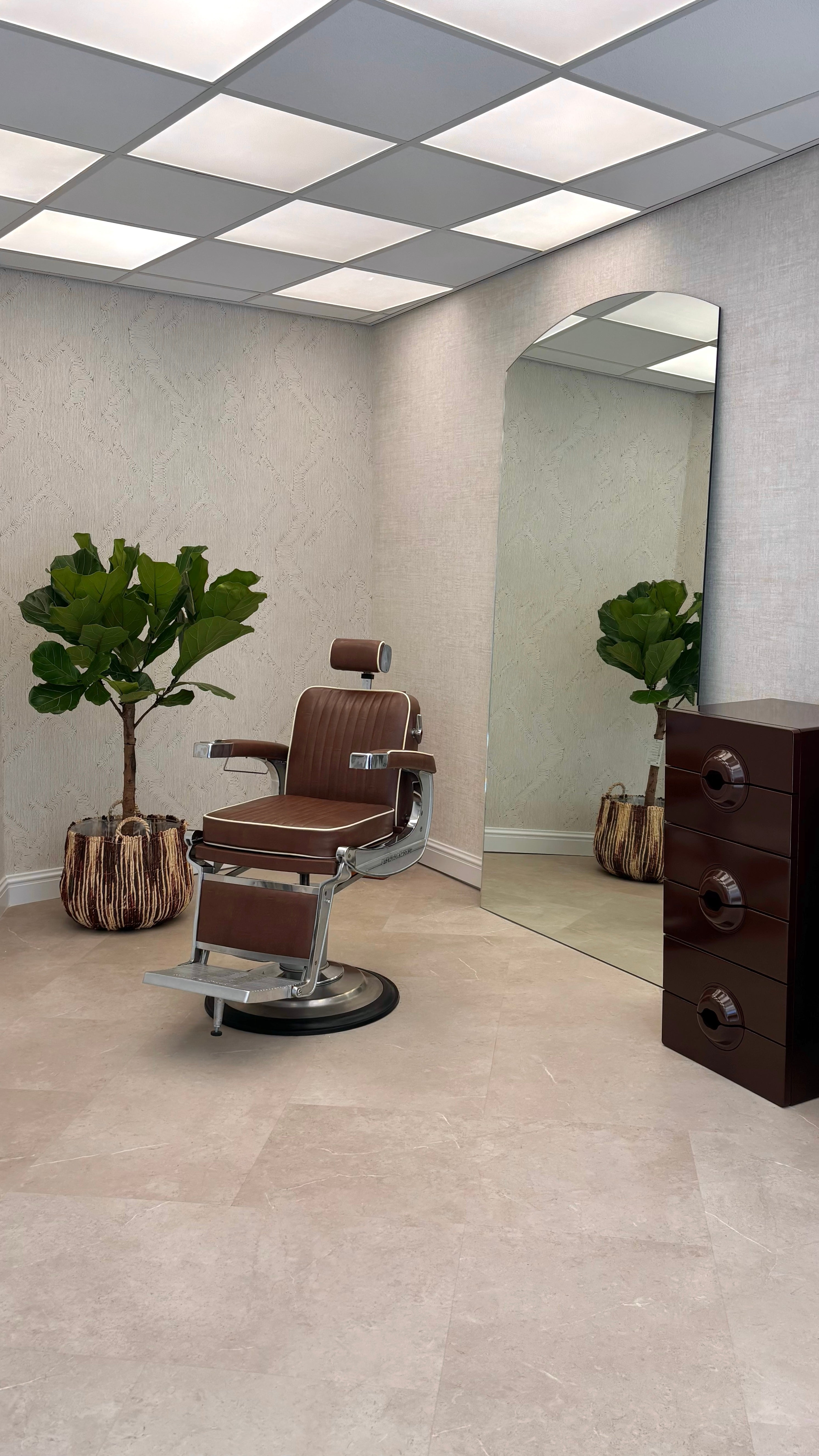 Barberstoel met spiegel bij sylvester hair studio
